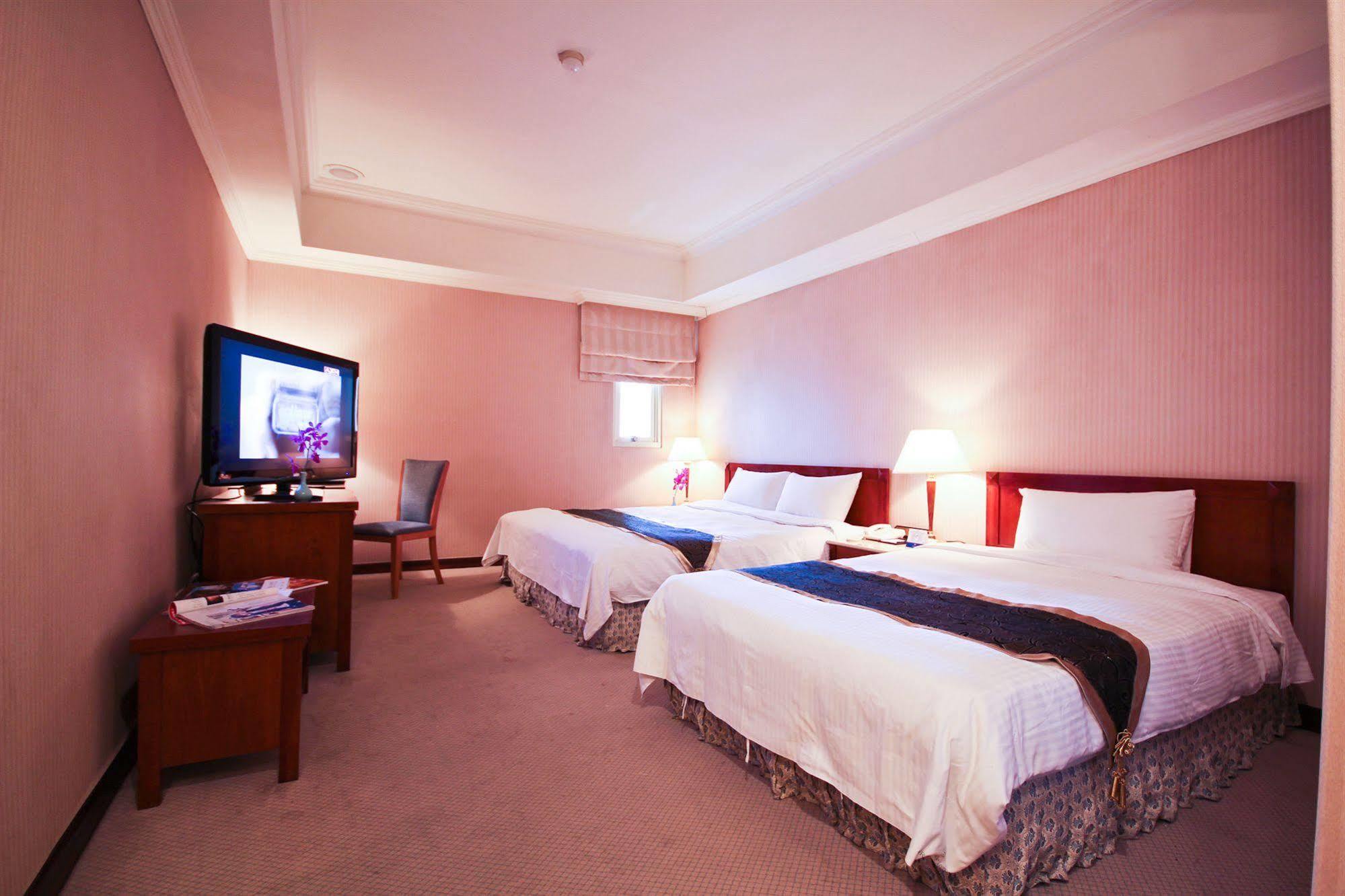 Grand Boss Hotel Yilan Zewnętrze zdjęcie
