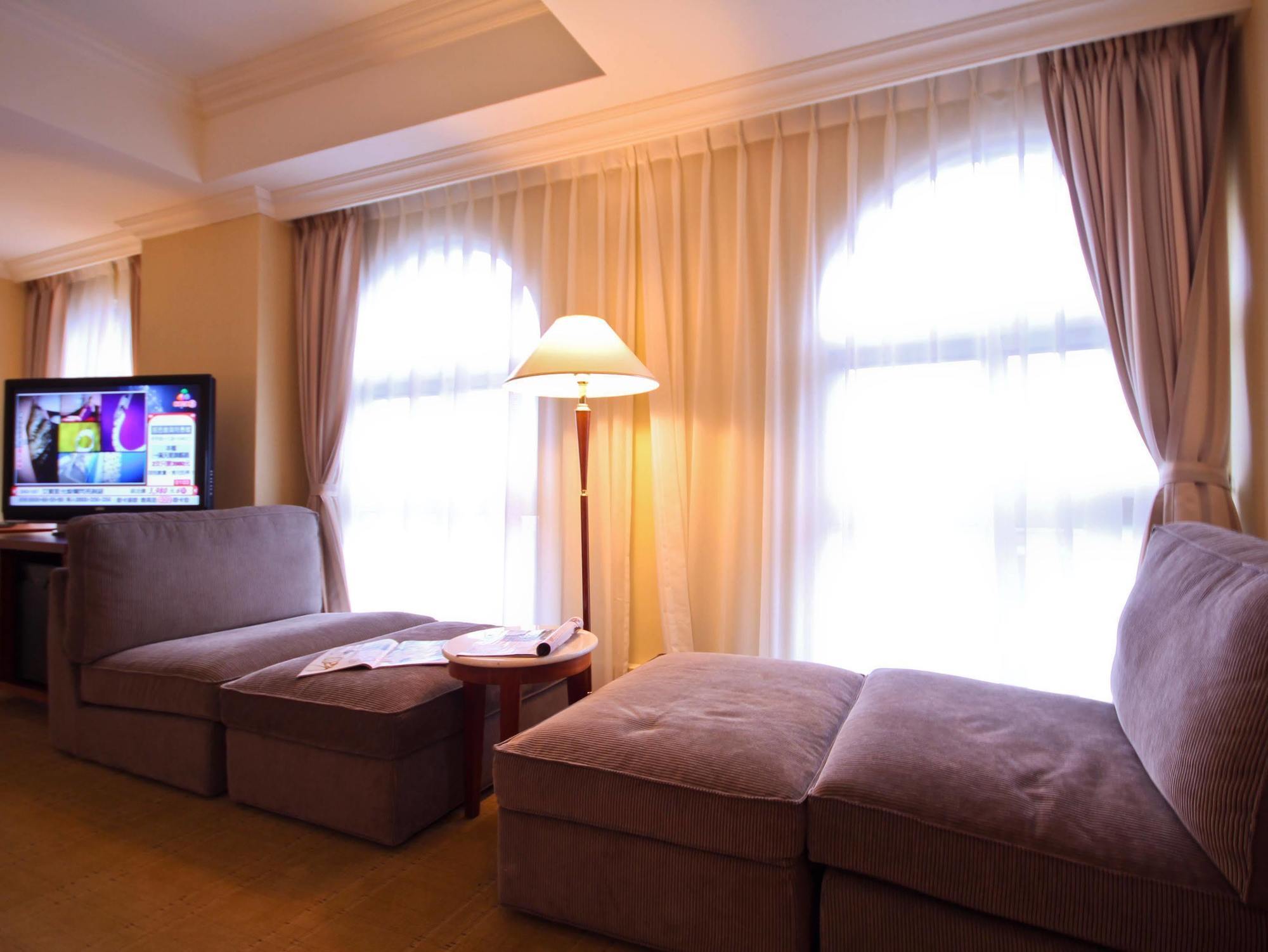 Grand Boss Hotel Yilan Zewnętrze zdjęcie
