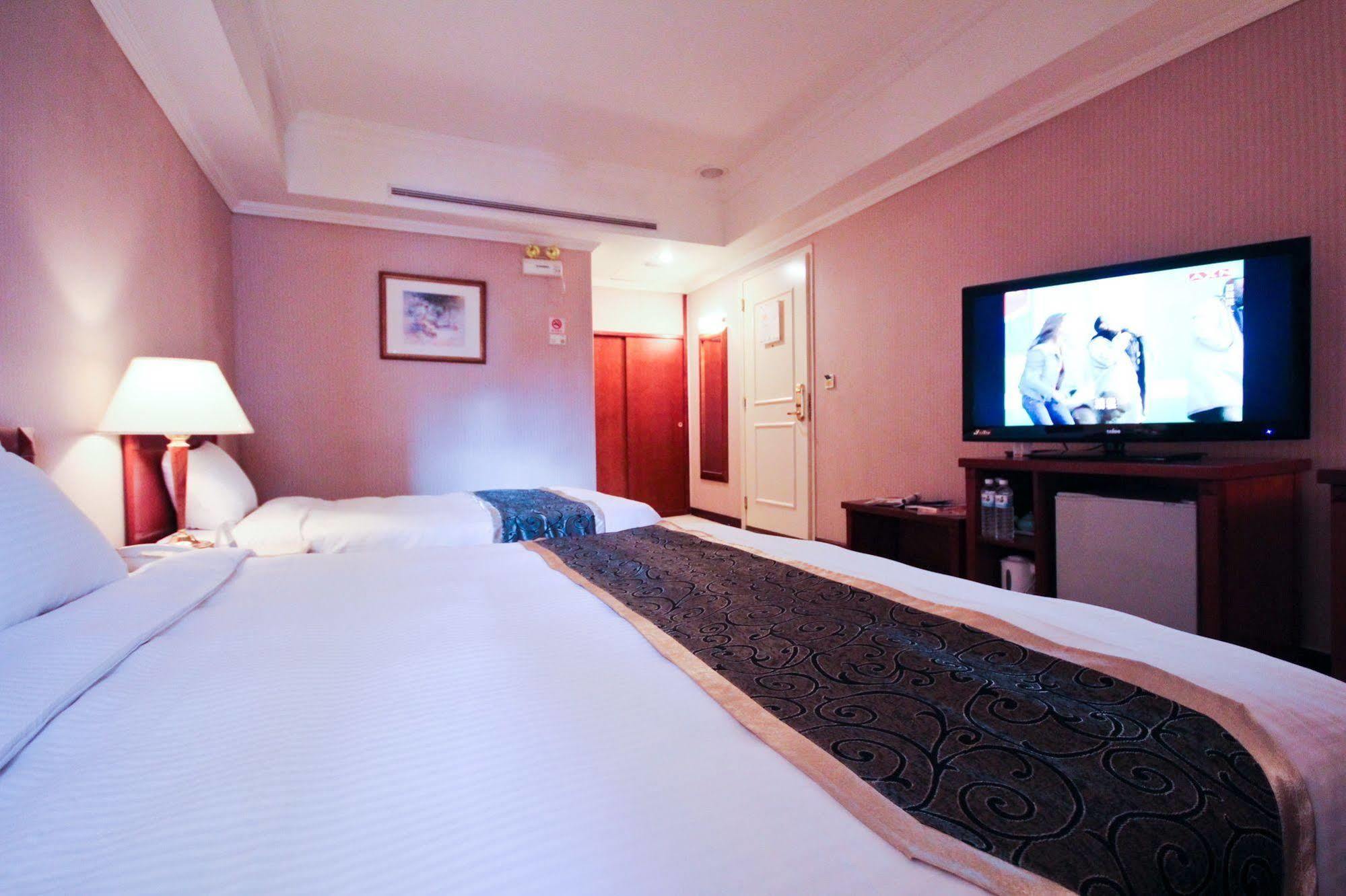 Grand Boss Hotel Yilan Zewnętrze zdjęcie